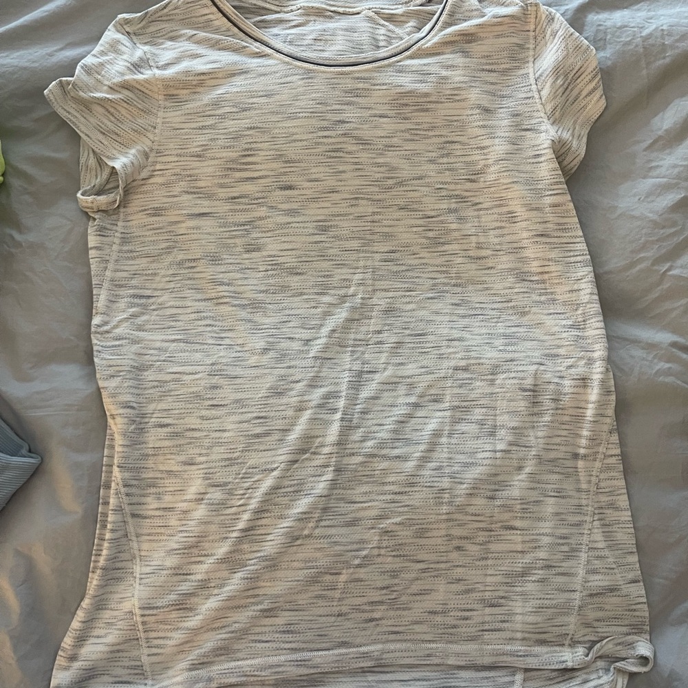 Lululemon Athletica Cream Tan Fitted Short Sleeve Tee